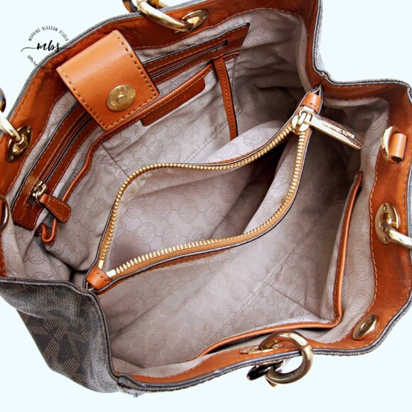 Michael Kors Cynthia Signature Medium Satchel - Picture 8 of 13